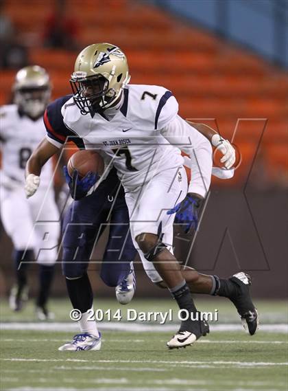 Thumbnail 2 in St. John Bosco vs. St. Louis photogallery.