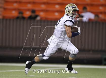 Thumbnail 3 in St. John Bosco vs. St. Louis photogallery.
