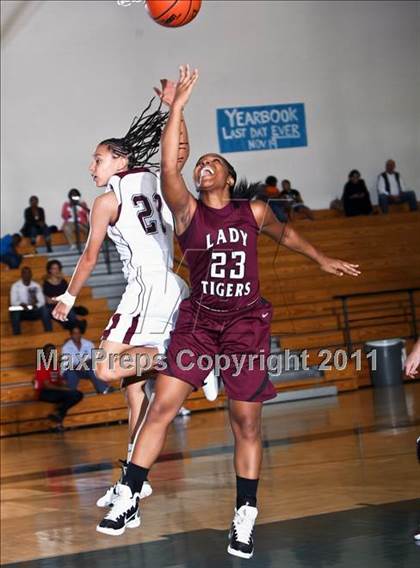 Thumbnail 2 in Clear Creek vs. A&M Consolidated (McDonalds Texas Invitational) photogallery.