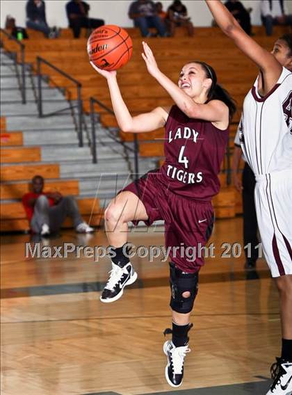 Thumbnail 2 in Clear Creek vs. A&M Consolidated (McDonalds Texas Invitational) photogallery.