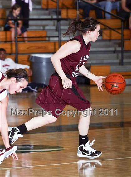 Thumbnail 2 in Clear Creek vs. A&M Consolidated (McDonalds Texas Invitational) photogallery.