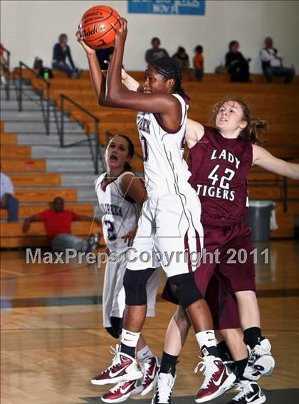 Thumbnail 1 in Clear Creek vs. A&M Consolidated (McDonalds Texas Invitational) photogallery.