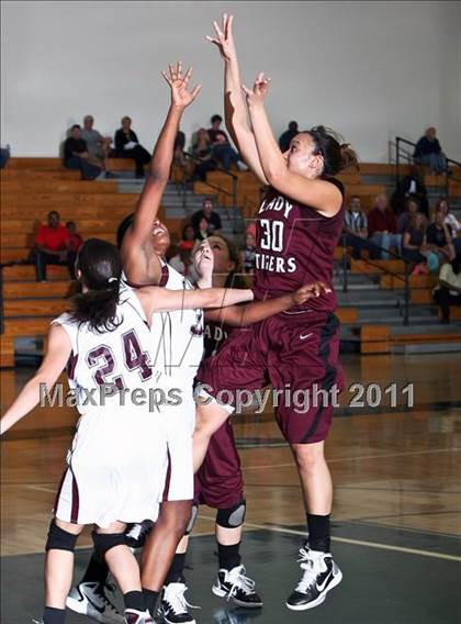 Thumbnail 2 in Clear Creek vs. A&M Consolidated (McDonalds Texas Invitational) photogallery.
