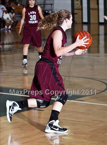 Thumbnail 1 in Clear Creek vs. A&M Consolidated (McDonalds Texas Invitational) photogallery.