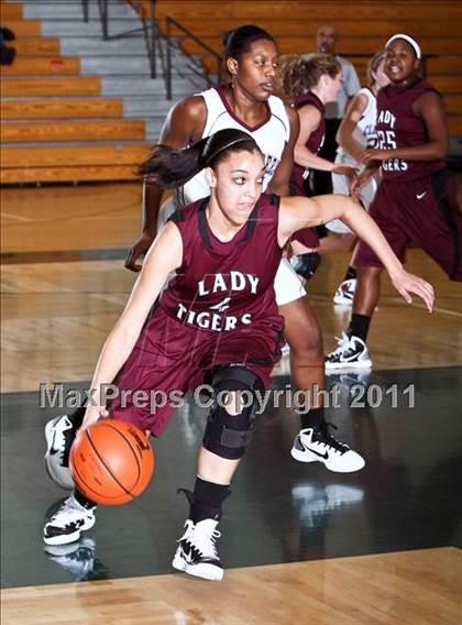 Thumbnail 1 in Clear Creek vs. A&M Consolidated (McDonalds Texas Invitational) photogallery.