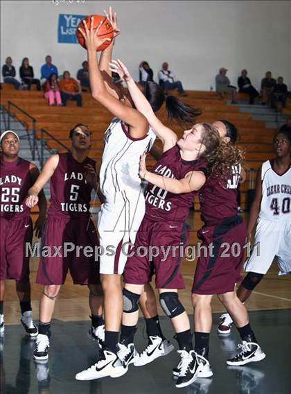 Thumbnail 3 in Clear Creek vs. A&M Consolidated (McDonalds Texas Invitational) photogallery.