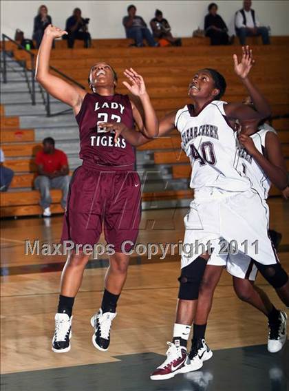 Thumbnail 2 in Clear Creek vs. A&M Consolidated (McDonalds Texas Invitational) photogallery.