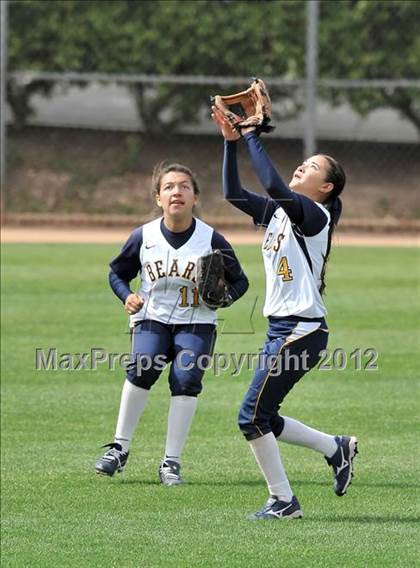 Thumbnail 2 in Warren vs Huntington Beach (Timberwolf Classic) photogallery.