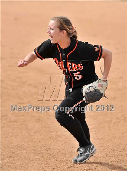 Thumbnail 3 in Warren vs Huntington Beach (Timberwolf Classic) photogallery.