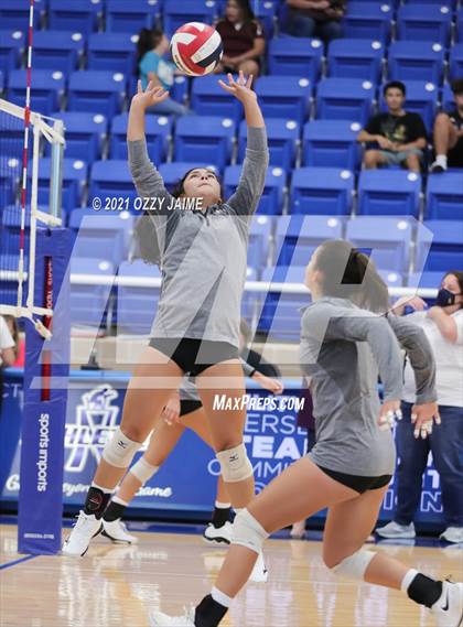 Thumbnail 2 in MacArthur vs. Marshall photogallery.