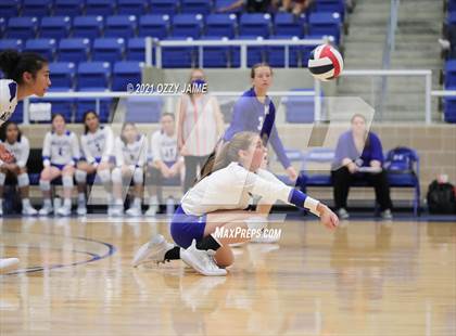Thumbnail 2 in MacArthur vs. Marshall photogallery.