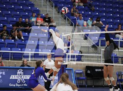 Thumbnail 2 in MacArthur vs. Marshall photogallery.
