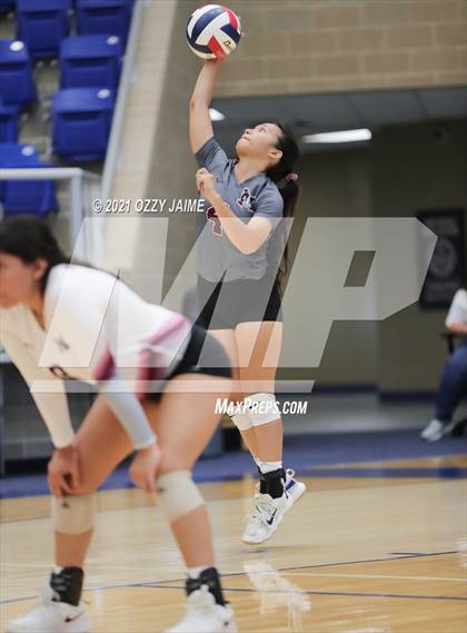 Thumbnail 2 in MacArthur vs. Marshall photogallery.