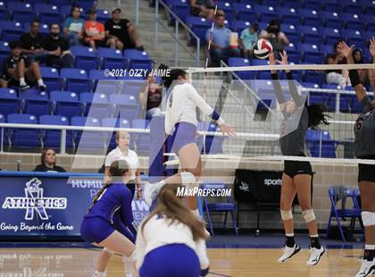 Thumbnail 3 in MacArthur vs. Marshall photogallery.