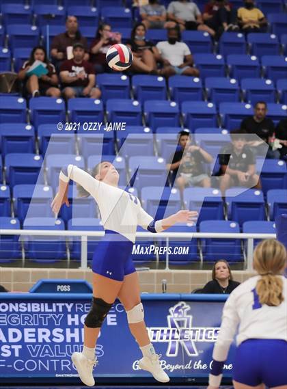 Thumbnail 2 in MacArthur vs. Marshall photogallery.