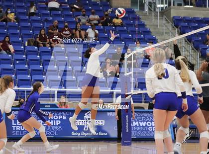 Thumbnail 1 in MacArthur vs. Marshall photogallery.
