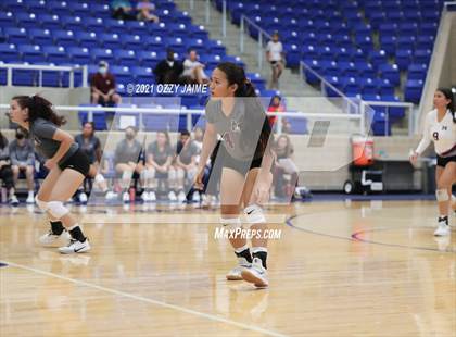 Thumbnail 3 in MacArthur vs. Marshall photogallery.