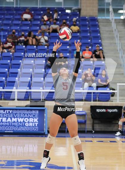 Thumbnail 1 in MacArthur vs. Marshall photogallery.