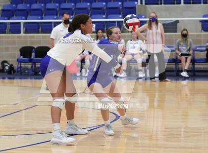 Thumbnail 3 in MacArthur vs. Marshall photogallery.
