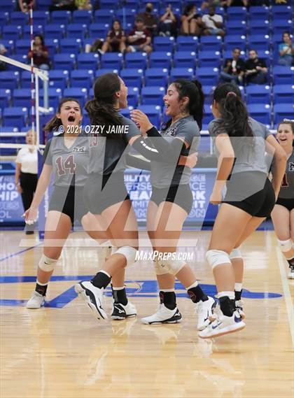 Thumbnail 2 in MacArthur vs. Marshall photogallery.
