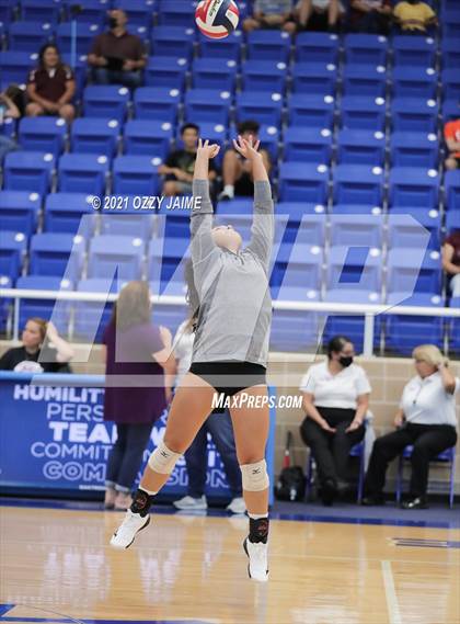 Thumbnail 1 in MacArthur vs. Marshall photogallery.
