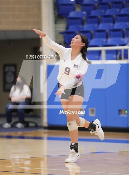 Thumbnail 1 in MacArthur vs. Marshall photogallery.