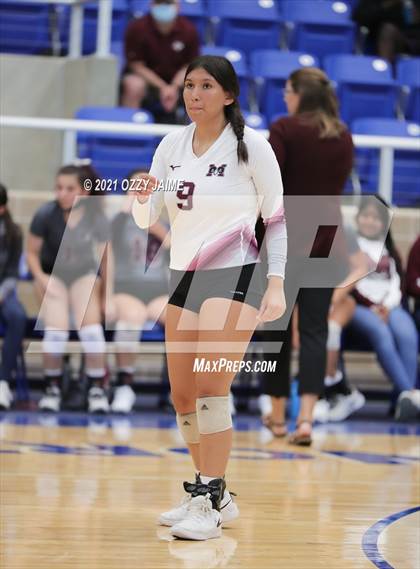 Thumbnail 3 in MacArthur vs. Marshall photogallery.