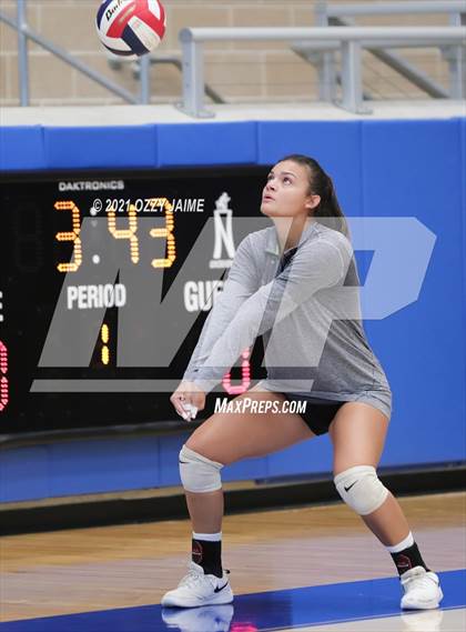 Thumbnail 3 in MacArthur vs. Marshall photogallery.
