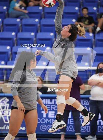 Thumbnail 3 in MacArthur vs. Marshall photogallery.