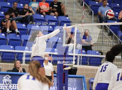 Thumbnail 1 in MacArthur vs. Marshall photogallery.