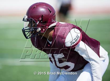 Thumbnail 2 in Waxahachie vs Rowlett (Scrimmage) photogallery.
