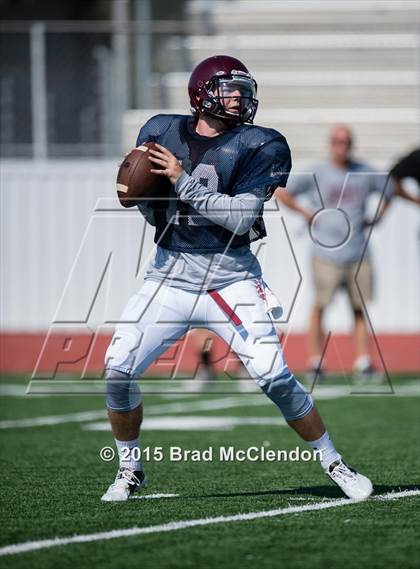 Thumbnail 2 in Waxahachie vs Rowlett (Scrimmage) photogallery.