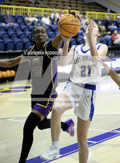 Thumbnail 1 in DeSoto Central vs. Mountain Home (Wynne Classic) photogallery.