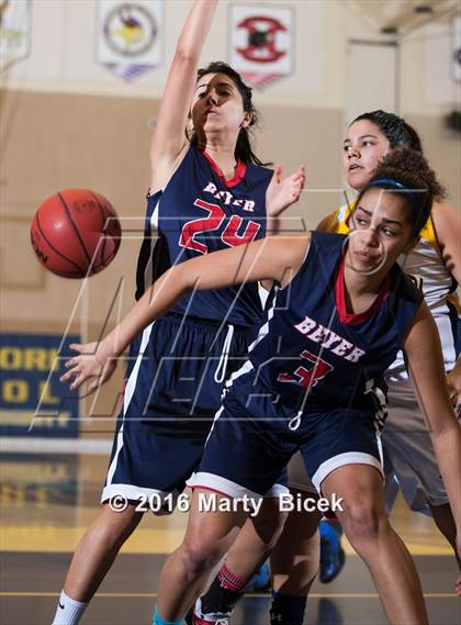 Thumbnail 1 in Beyer @ Gregori photogallery.