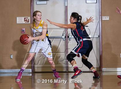 Thumbnail 3 in Beyer @ Gregori photogallery.