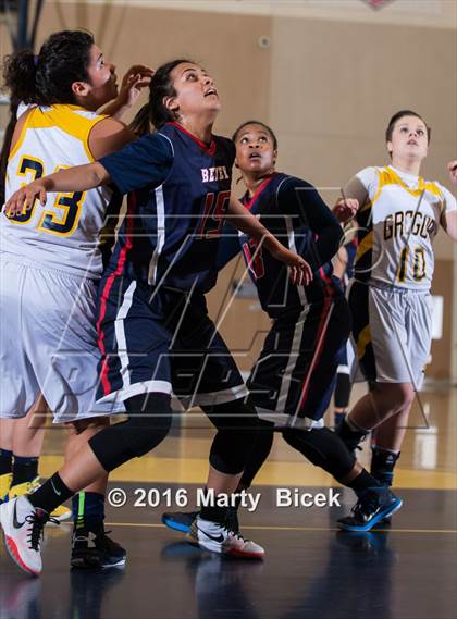 Thumbnail 2 in Beyer @ Gregori photogallery.