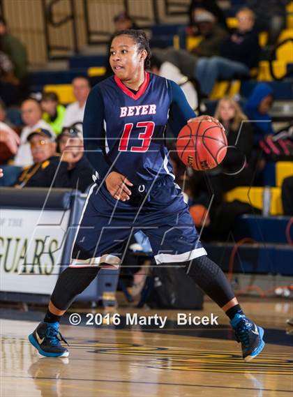 Thumbnail 2 in Beyer @ Gregori photogallery.