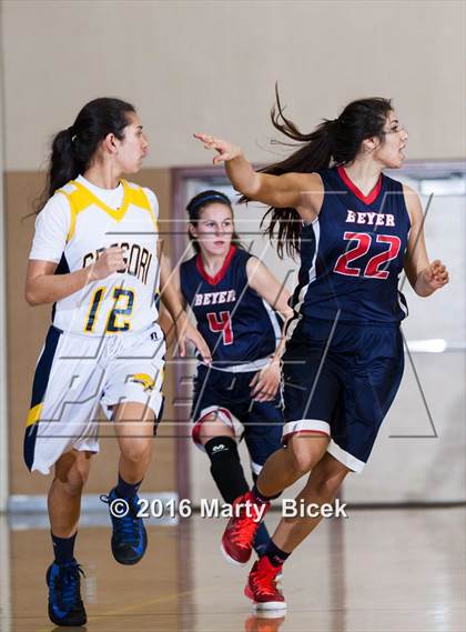 Thumbnail 1 in Beyer @ Gregori photogallery.