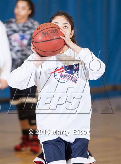 Thumbnail 1 in Beyer @ Gregori photogallery.