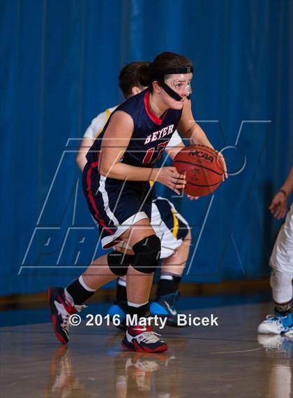 Thumbnail 1 in Beyer @ Gregori photogallery.