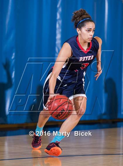 Thumbnail 2 in Beyer @ Gregori photogallery.