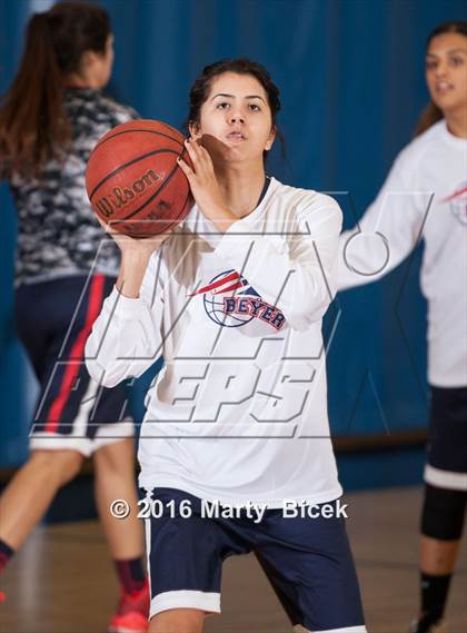Thumbnail 3 in Beyer @ Gregori photogallery.