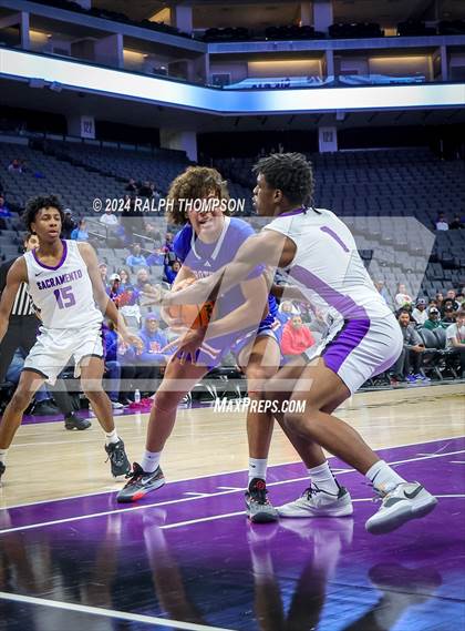 Thumbnail 3 in Christian Brothers vs. Sacramento (CIF SJS D-3 Final) photogallery.