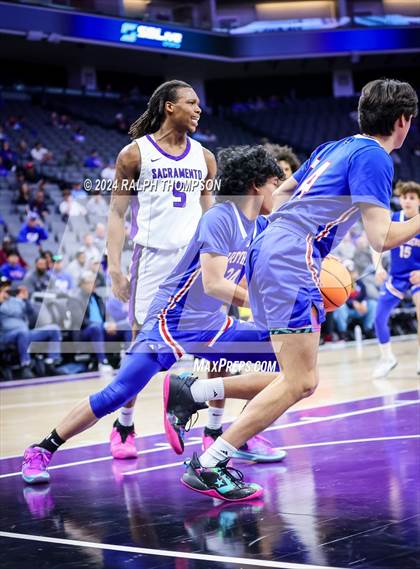 Thumbnail 1 in Christian Brothers vs. Sacramento (CIF SJS D-3 Final) photogallery.