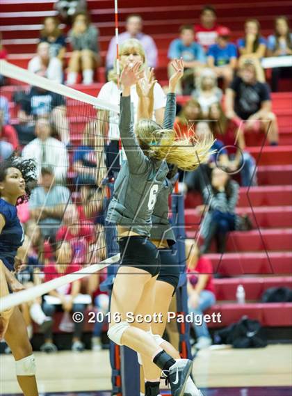 Thumbnail 1 in Santiago @ Great Oak photogallery.