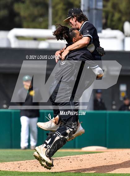 Thumbnail 3 in Cajon vs. Citrus Valley (CIF SS DIV 5 Championship) photogallery.