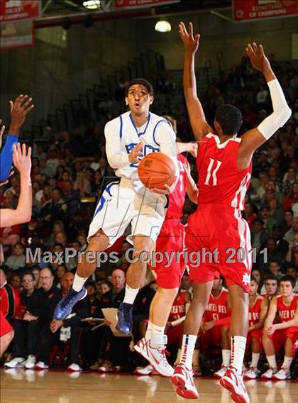 Thumbnail 2 in Price @ Mater Dei (Nike Extravaganza) photogallery.