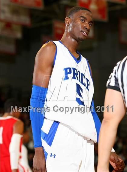 Thumbnail 3 in Price @ Mater Dei (Nike Extravaganza) photogallery.