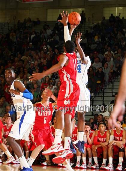 Thumbnail 3 in Price @ Mater Dei (Nike Extravaganza) photogallery.