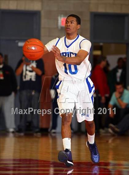 Thumbnail 2 in Price @ Mater Dei (Nike Extravaganza) photogallery.